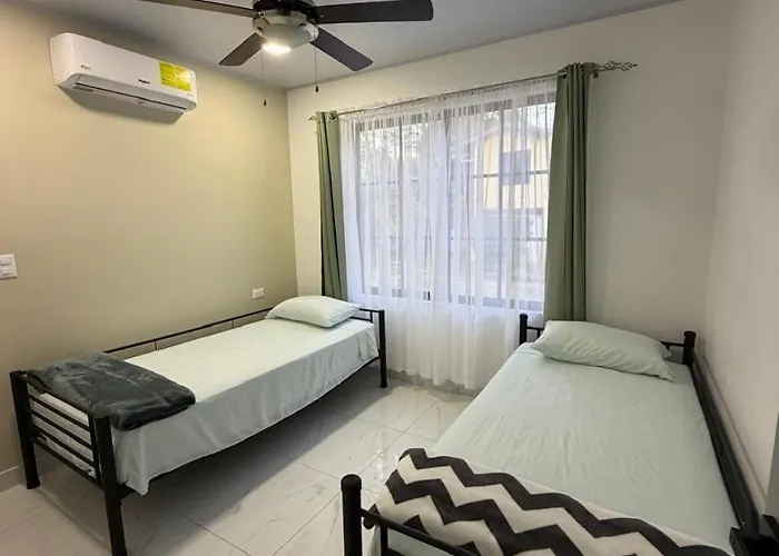 Casa Amplia Con Wifi Y Piscina, A Min Del Mar, 10p * Playa Hermosa (Guanacaste)