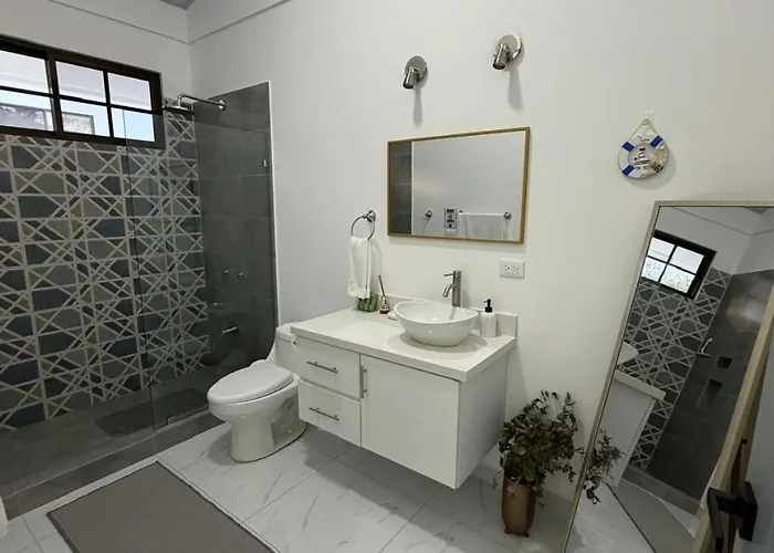 Casa Amplia Con Wifi Y Piscina, A Min Del Mar, 10p Villa