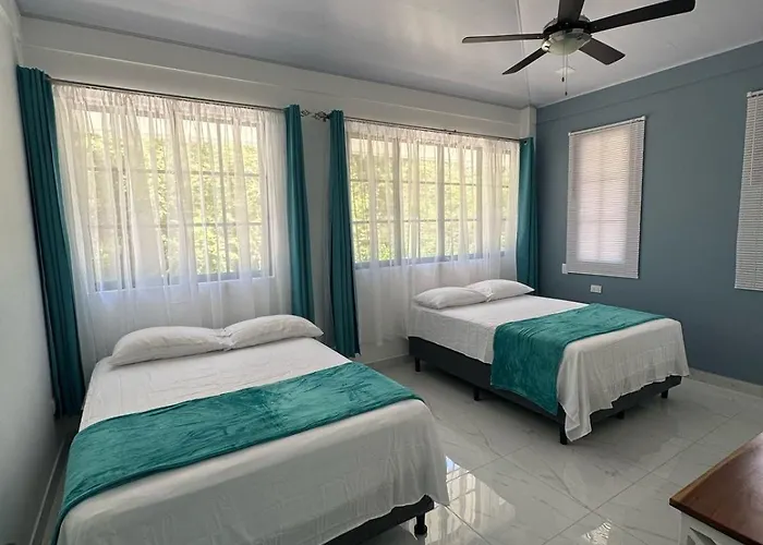 Villa Casa Amplia Con Wifi Y Piscina, A Min Del Mar, 10p *