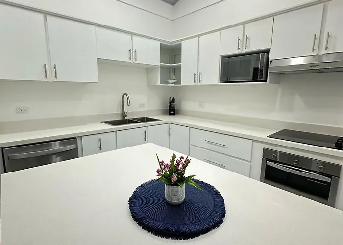 Casa Amplia Con Wifi Y Piscina, A Min Del Mar, 10p Playa Hermosa (Guanacaste)