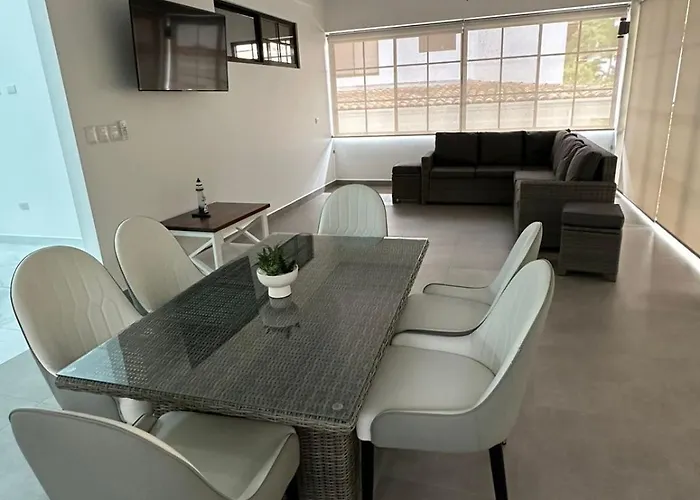 Casa Amplia Con Wifi Y Piscina, A Min Del Mar, 10p Villa
